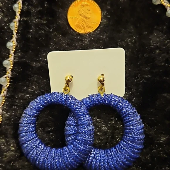 Gold Key Pendant 30" Necklace with Blue Bead Accent, Earrings, Bracelets - Picture 3 of 6